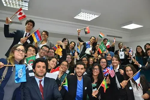  Les jeunes tunisien(ne)s organisent une simulation de négociations internationales aux Nations Unies